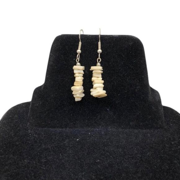 Vintage Retro Beachy 1980’s Ivory Lightweight Dangle Puka Shell Earrings - Picture 2 of 8